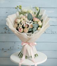 Букет цветов из:  Розы и Лизиантусы в Малгобеке