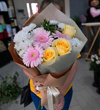 Букет цветов из:  Герберы, Розы и Хризантемы в Малгобеке