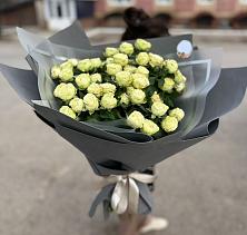 Букет Белые кустовые розы Солинеро в Малгобеке