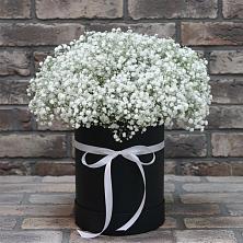 Цветочная композиция из Гипсофила в шляпной коробке в Малгобеке