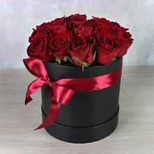 Цветочная композиция из Розы в шляпной коробке в Малгобеке