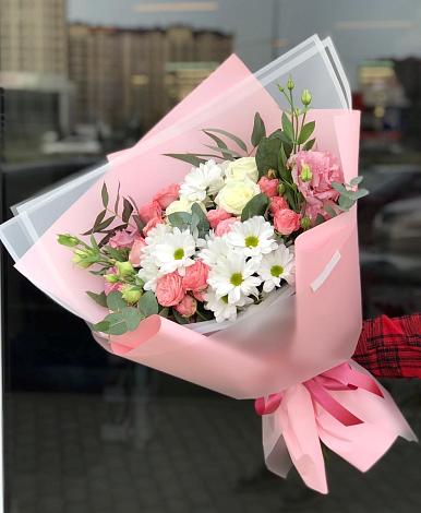 Букет цветов из: Розы, Лизиантусы и Хризантемы в Малгобеке